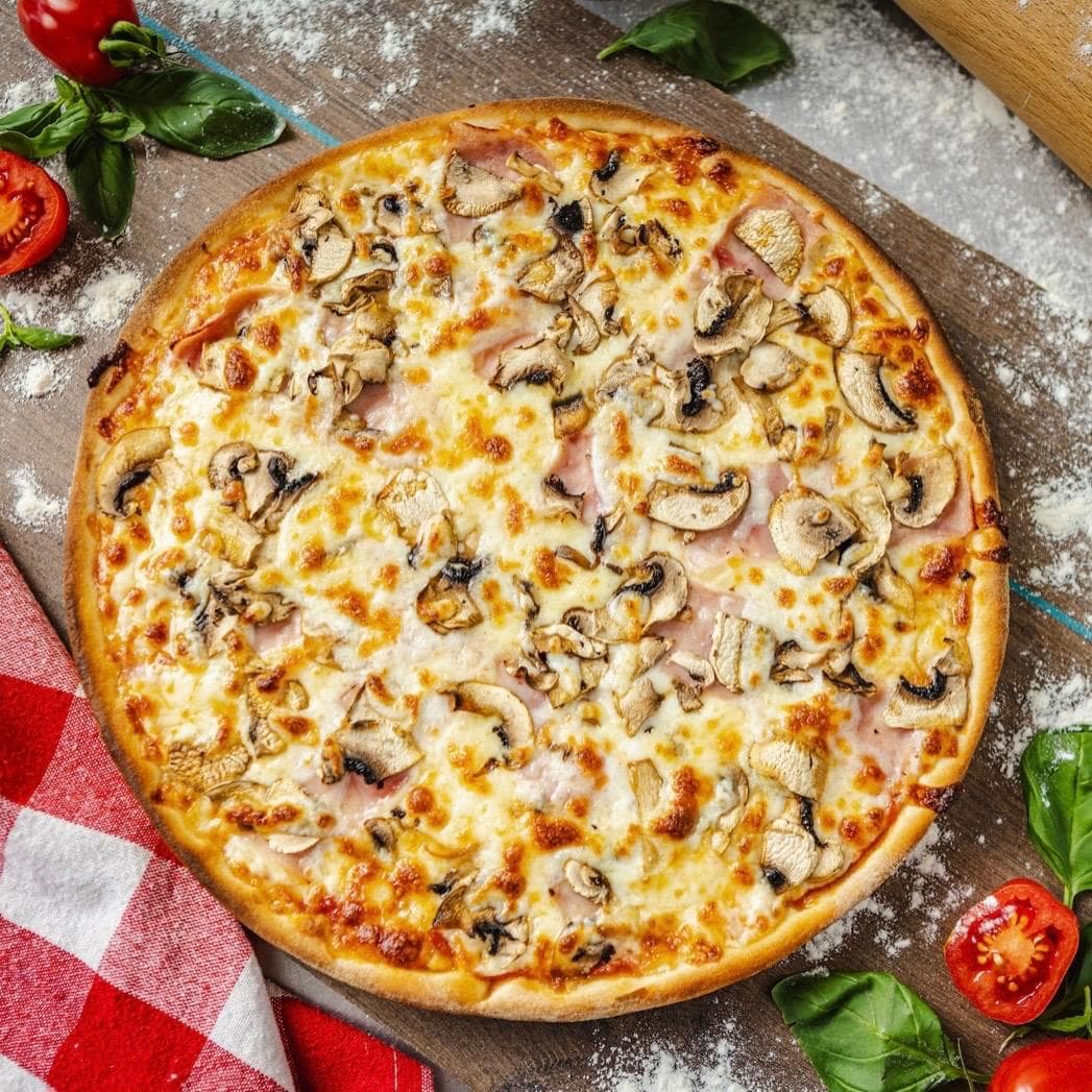 Pizza Prosciutto Funghi